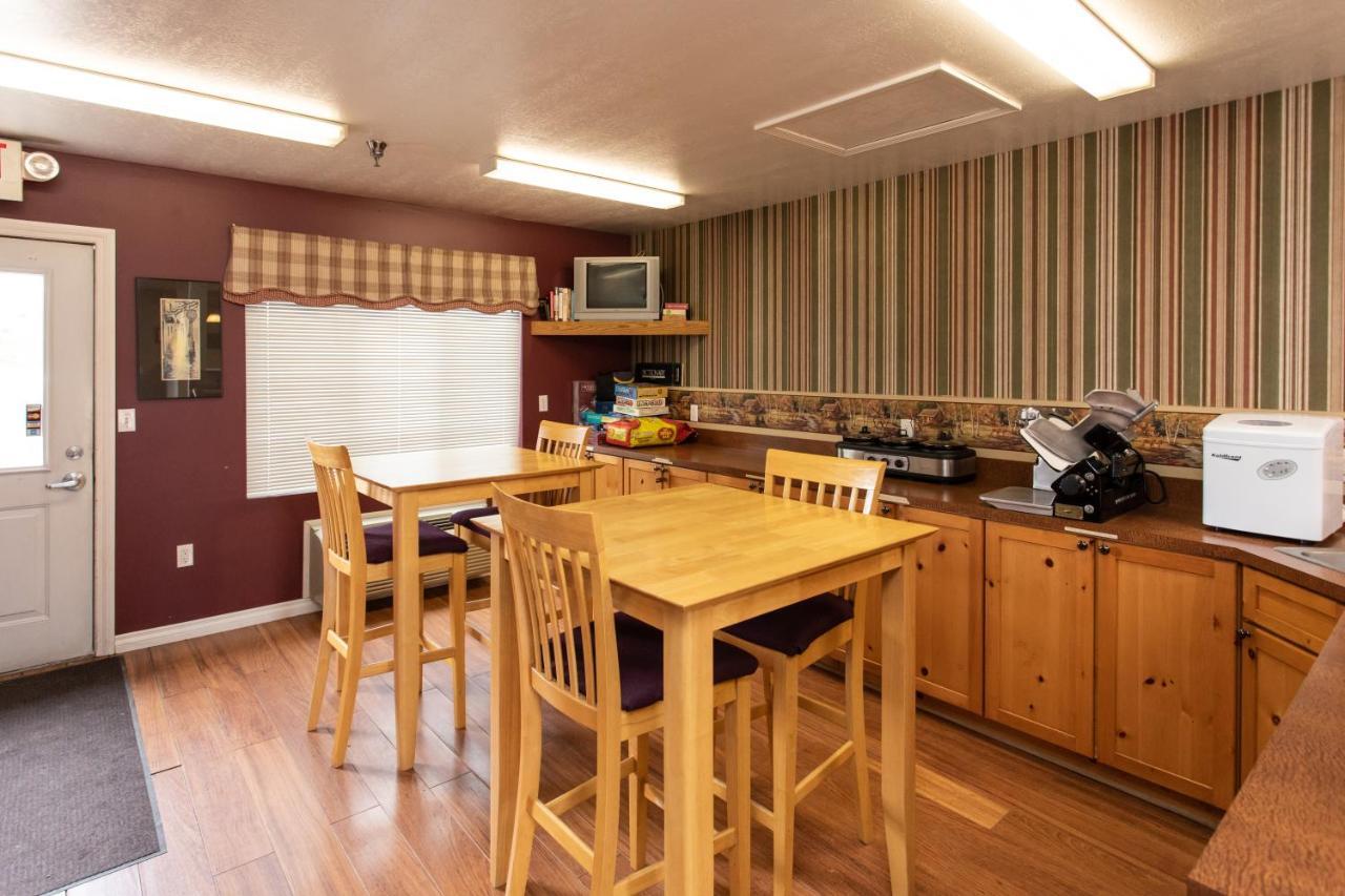 The Kingsley Suites Екстериор снимка
